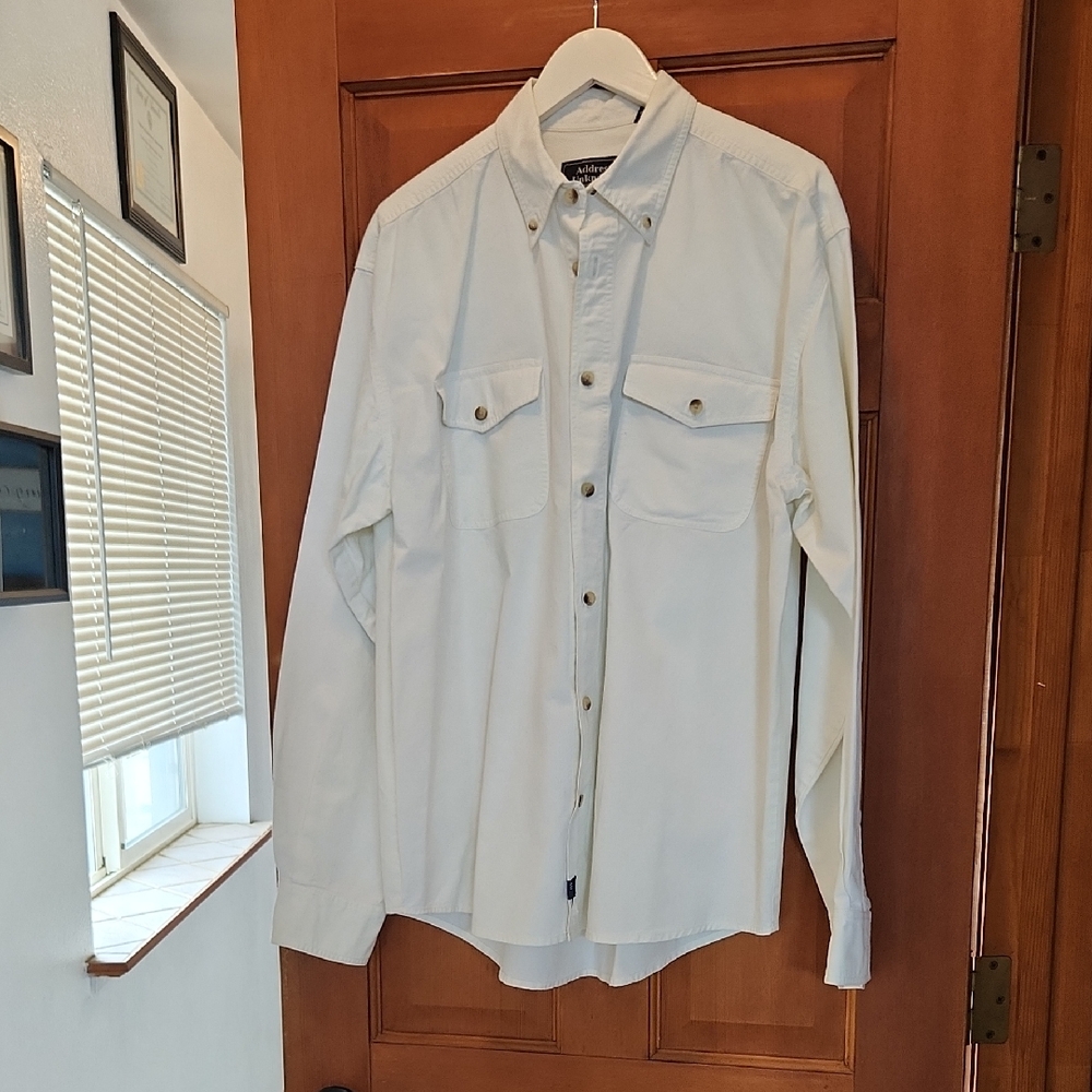 Vintage Classically Styled Button-Up Shirt
